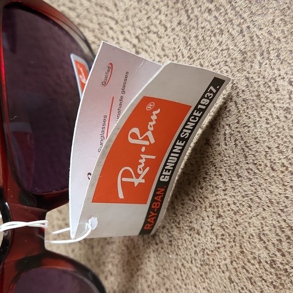 Gorgeous NWT Ray BAN Wayfarer Sunglasses - Picture 13 of 13